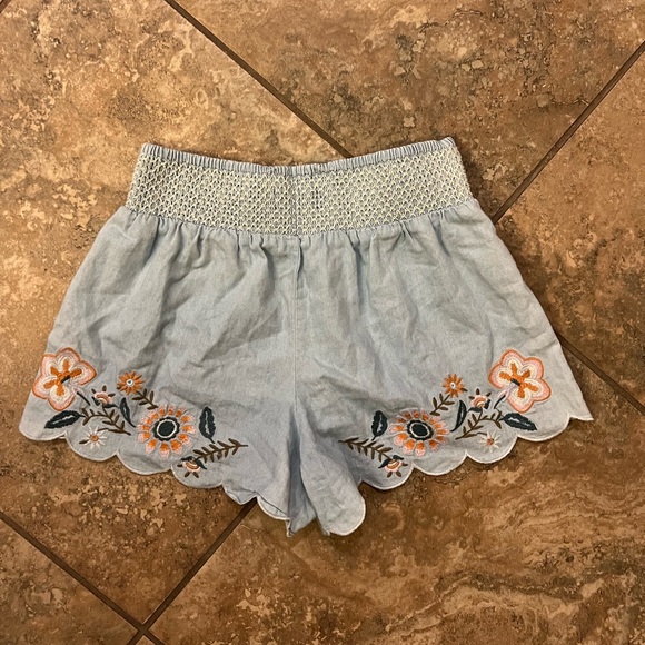 Aeropostale Light Blue Chambray Scalloped Hem Floral Embroidered Shorts - Picture 9 of 10
